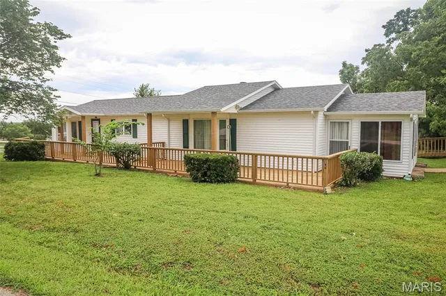 700 High Street, Iberia MO real estate