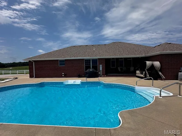 Living room — 21880 Highway B 2 Lebanon Missouri real estate