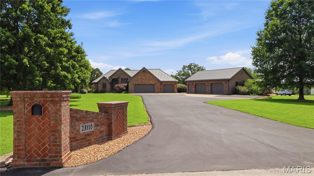 23110 Roselawn Drive Lebanon Missouri 4 bedroom 3 bathroom home for sale listed at $450,000