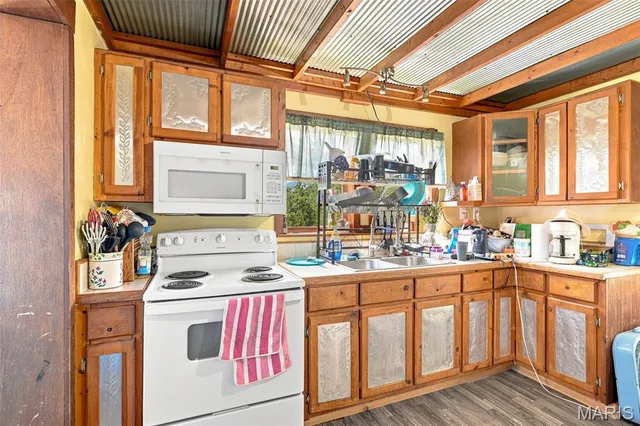 Kitchen — 5356 State Road H De Soto Missouri real estate