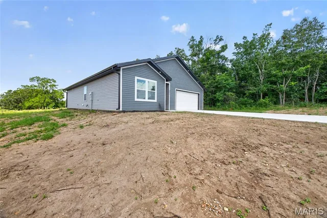 Front exterior — 2043 Kay Avenue Lebanon Missouri real estate
