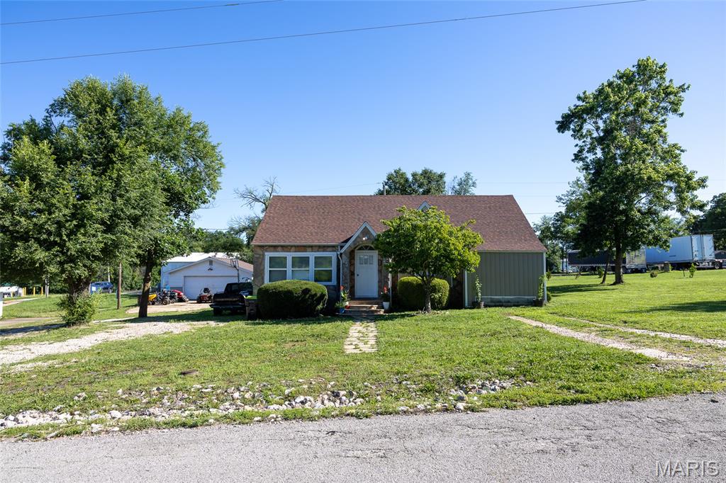 339 First St First Summersville Missouri 4 bedroom 2 bathroom home for sale listed at $175,000