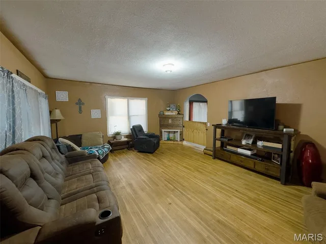 Primary bedroom — 339 First St First Summersville Missouri real estate