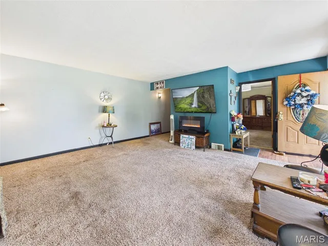 Primary bedroom — 1146 Tower Road Lebanon Missouri real estate
