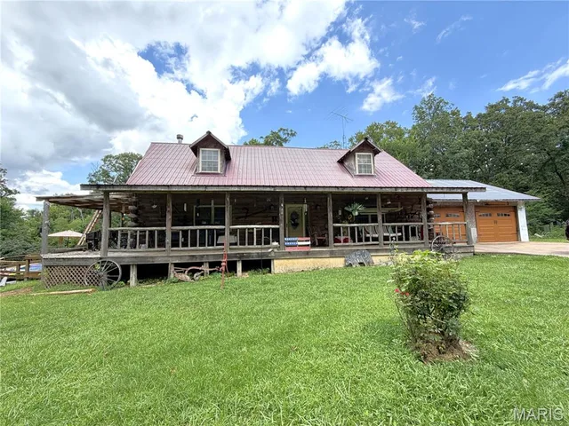 Front exterior — 10231 Old 8 D Mineral Point Missouri real estate