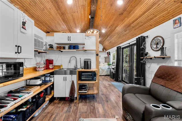Kitchen — 4127 Oakwood Road Park Hills Missouri real estate