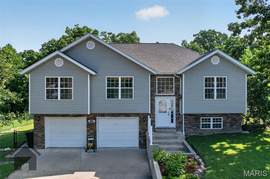 18719 Lynn Lane Waynesville Missouri 4 bedroom 3 bathroom home for sale listed at $279,900
