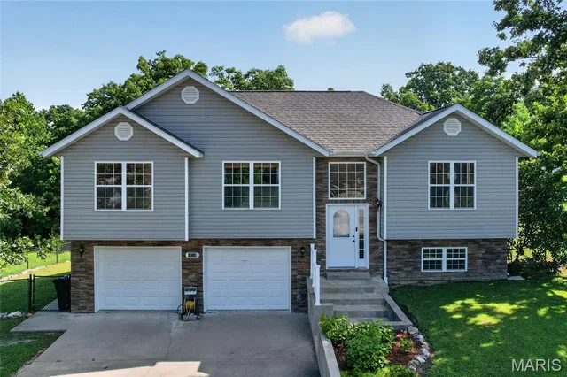 Front exterior — 18719 Lynn Lane Waynesville Missouri real estate
