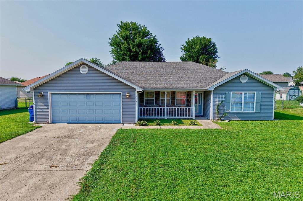 1137 Applelane Drive Lebanon Missouri 3 bedroom 2 bathroom home for sale listed at $215,000