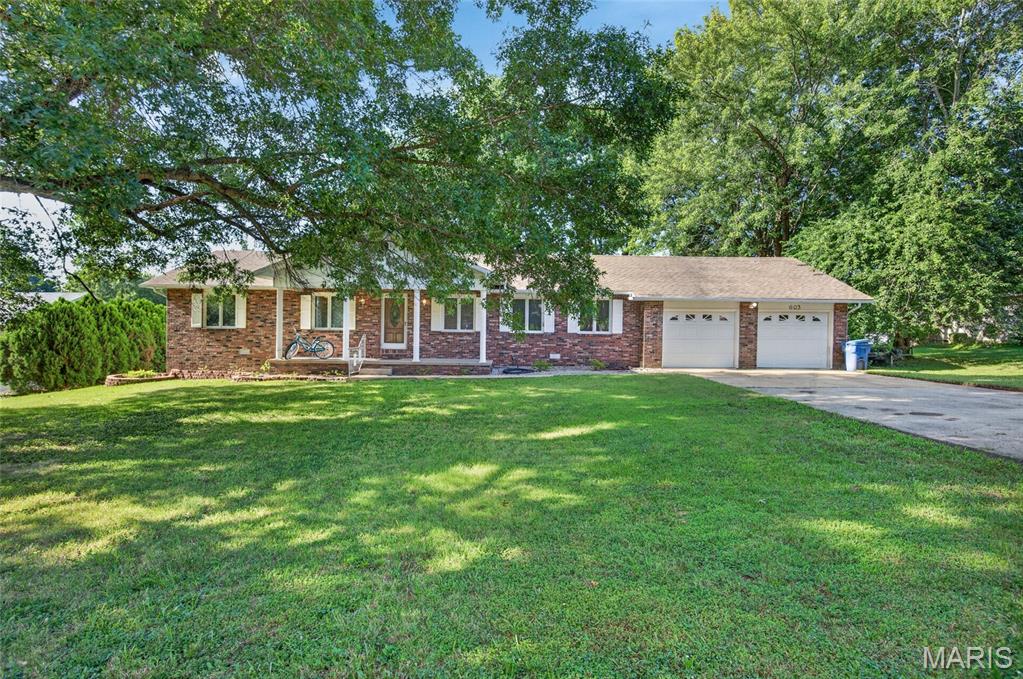603 Birchbark Lane Lebanon Missouri 3 bedroom 2 bathroom home for sale listed at $265,000