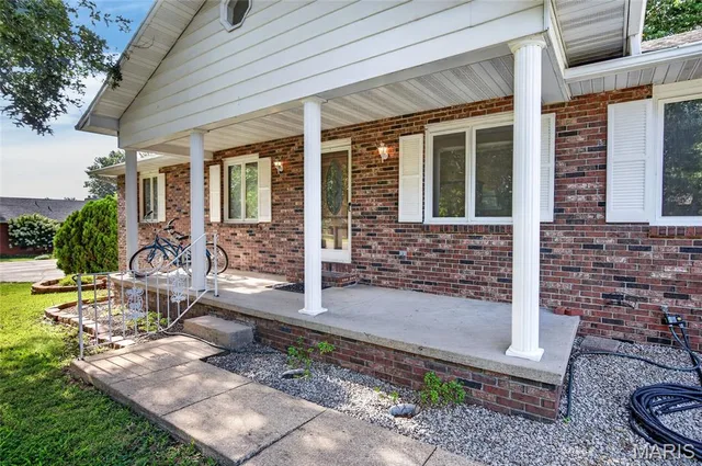 Primary bedroom — 603 Birchbark Lane Lebanon Missouri real estate
