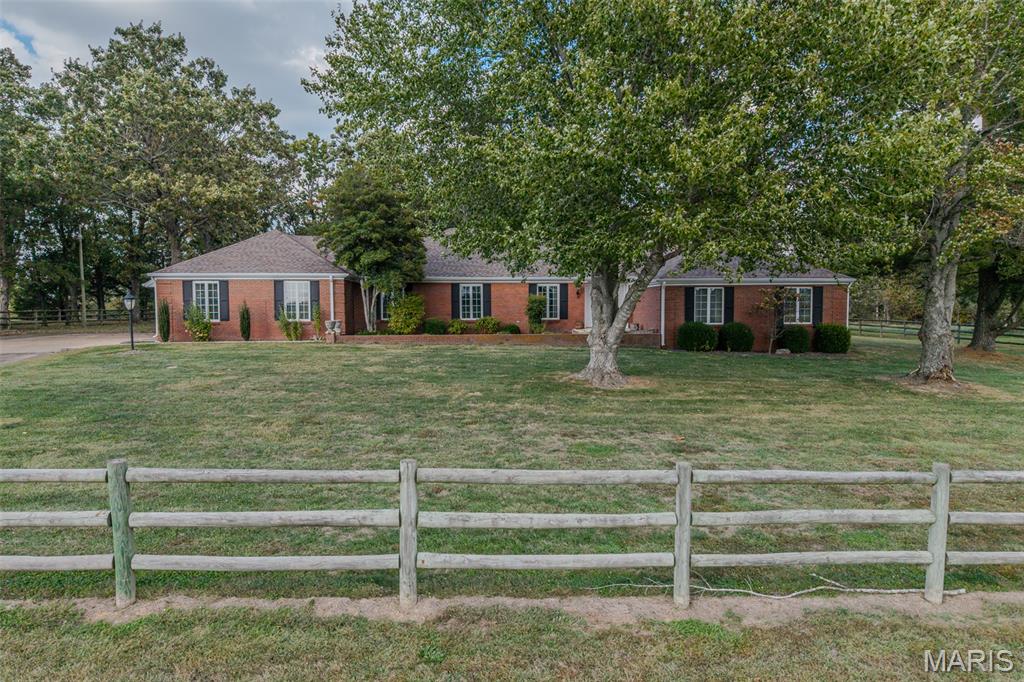 21355A Ember Road Lebanon Missouri 5 bedroom 5 bathroom home for sale listed at $550,000