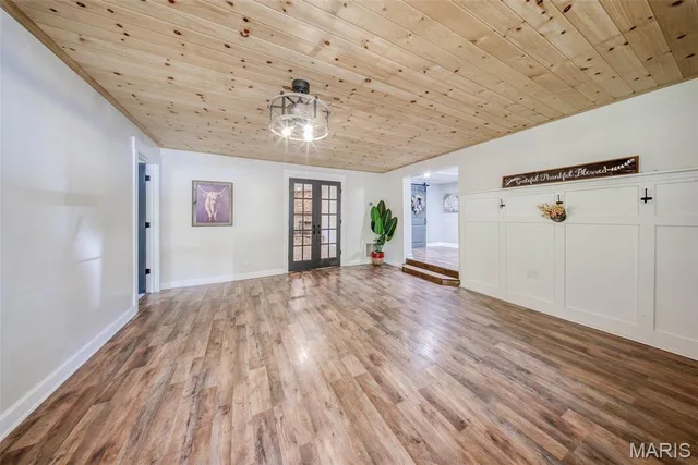 Living room — 14240 State Route T Newburg Missouri real estate