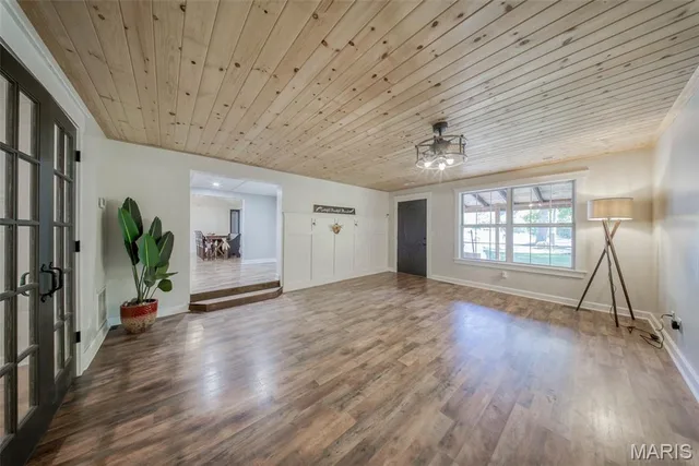 Primary bedroom — 14240 State Route T Newburg Missouri real estate