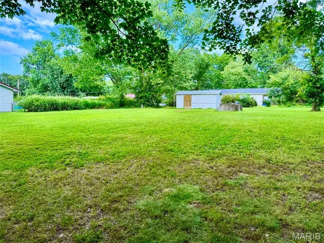 320 Quaker Avenue, Houston MO