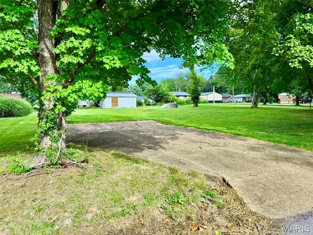 Front exterior — 320 Quaker Avenue Houston Missouri real estate