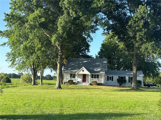 Primary bedroom — 17295 County Road 5270 Road Rolla Missouri real estate
