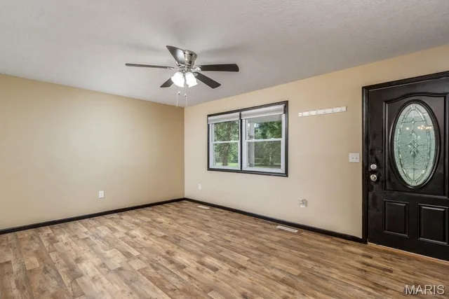 Primary bedroom — 22915 Daisy Road Lebanon Missouri real estate