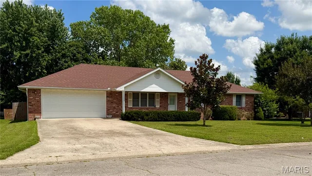 1218 Quail Valley Circle, Lebanon MO