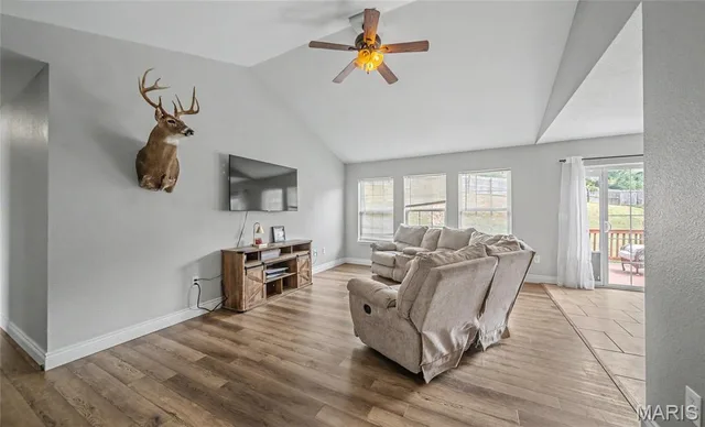 Living room — 190 Settlers Pass Waynesville Missouri real estate