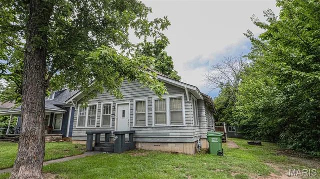Front exterior — 302 N Walnut Street Rolla Missouri real estate