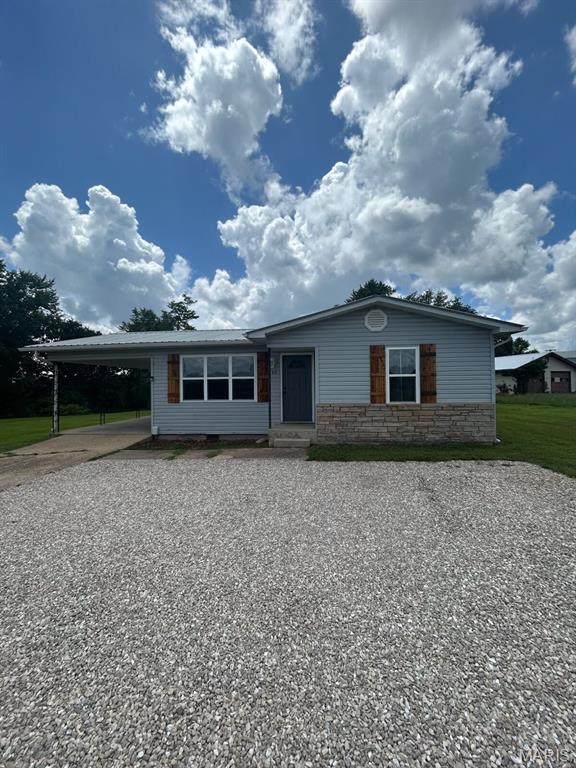 Front exterior — 813 W 4th Street Dixon Missouri real estate