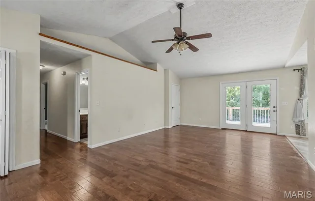 Living room — 162 Sawmill Road St Robert Missouri real estate