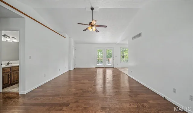 Living room — 162 Sawmill Road St Robert Missouri real estate