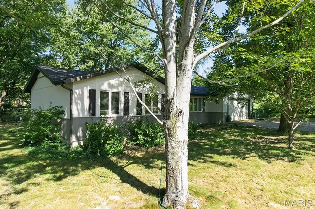 Primary bedroom — 16998 Kneedler Street Lebanon Missouri real estate