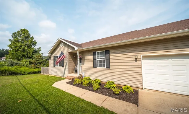 Front exterior — 111 Lyle Curtis Circle Waynesville Missouri real estate