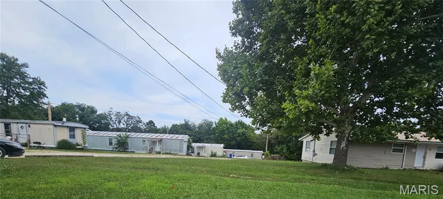Primary bedroom — 568 & 572 HIGHWAY Y St Robert Missouri real estate