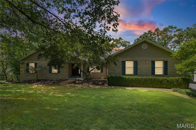 279 Fawn Ridge Lane, Hillsboro MO