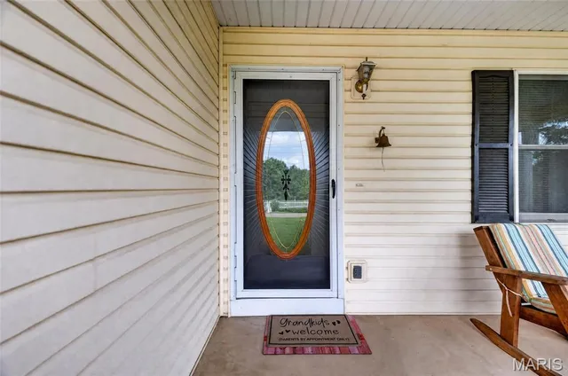 Front exterior — 101 S Locust Street Dixon Missouri real estate