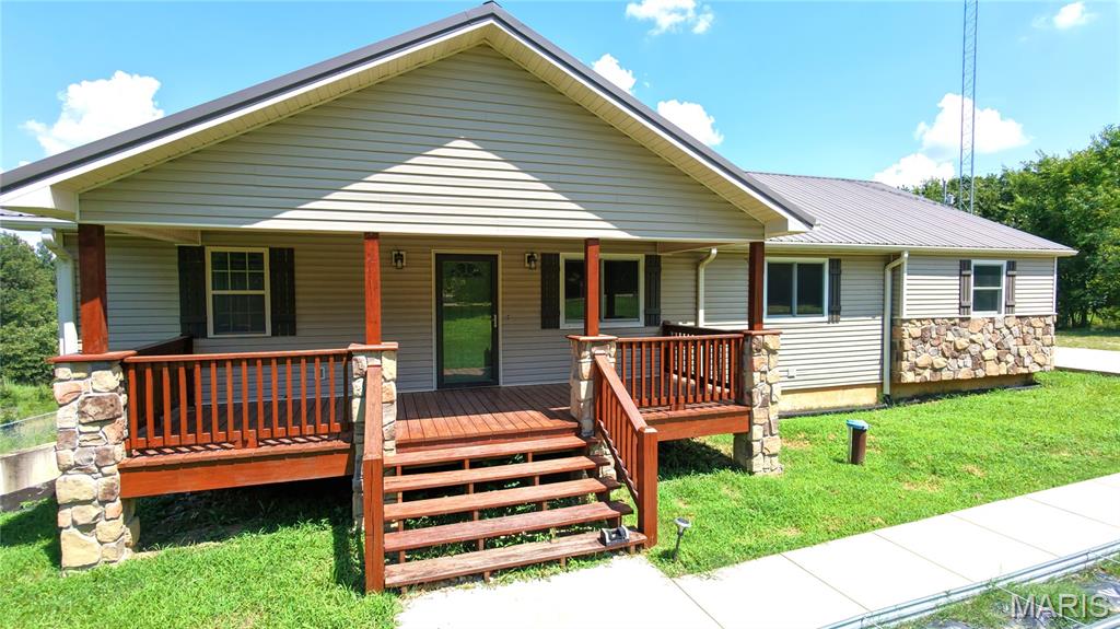 404 County Road 309 Alton Missouri 5 bedroom 3 bathroom home for sale listed at $464,000