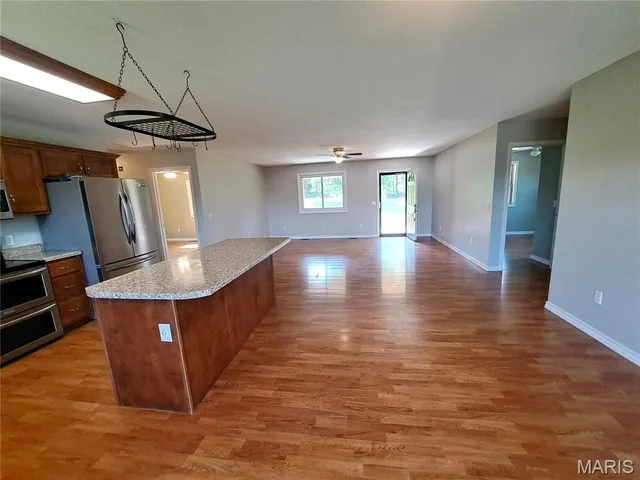Primary bedroom — 404 County Road 309 Alton Missouri real estate