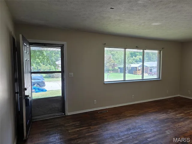 Living room — 113 Elliott Drive Waynesville Missouri real estate