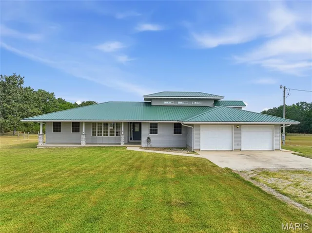 Front exterior — 12598 Bell Road Roby Missouri real estate