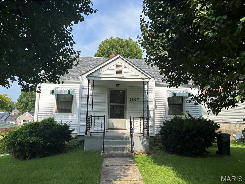 1607 N Cedar Street Rolla Missouri 5 bedroom 2 bathroom home for sale listed at $199,900