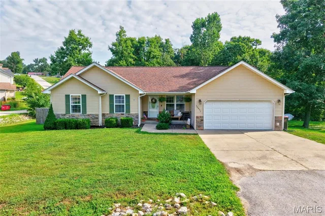 Front exterior — 15677 Tundra Street St Robert Missouri real estate
