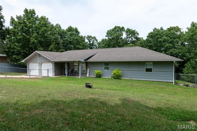 Living room — 14423 Tailor Road St Robert Missouri real estate