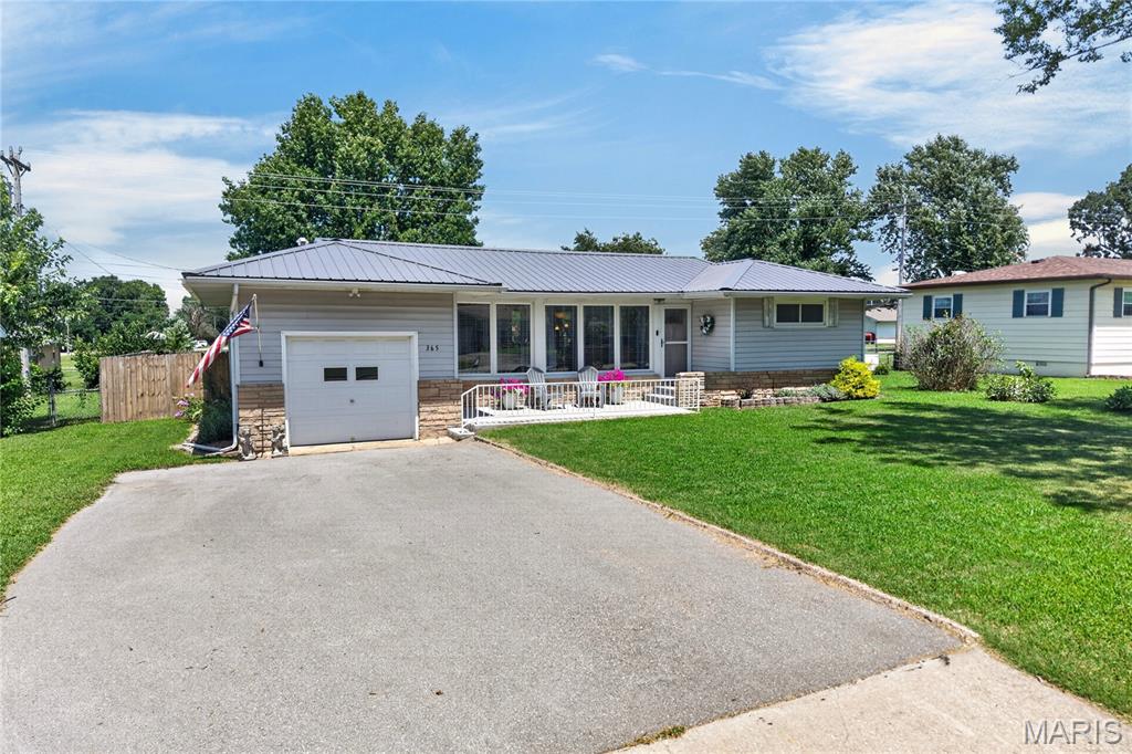 365 Fairfax Drive Lebanon Missouri 2 bedroom 1 bathroom home for sale listed at $195,000