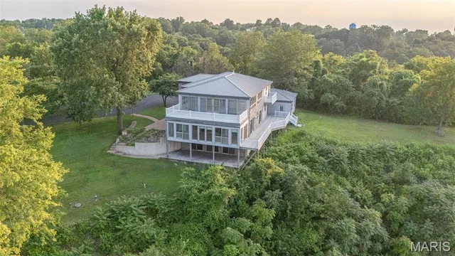 Front exterior — 4 River Hills Road Hannibal Missouri real estate