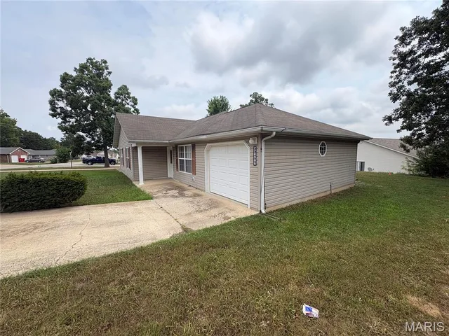 22630 Hollow Oak Lane, St Robert MO