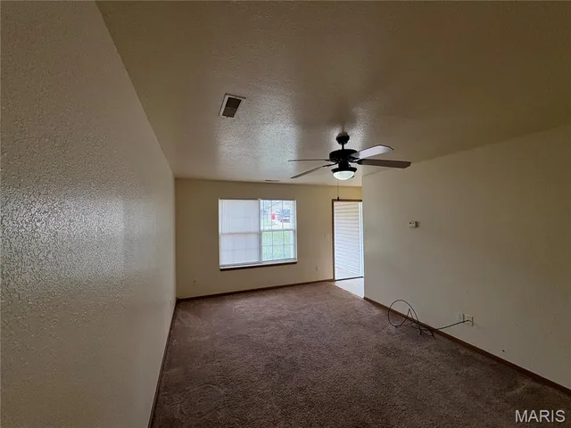 Living room — 22630 Hollow Oak Lane St Robert Missouri real estate