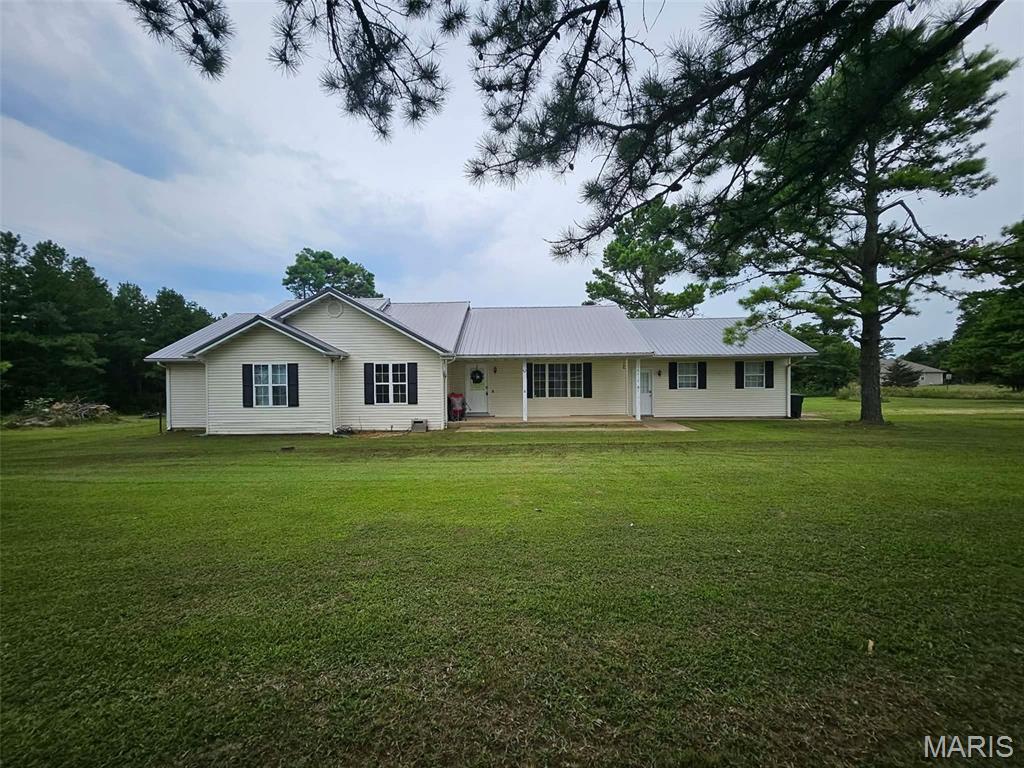 16210 Walnut Drive Plato Missouri 3 bedroom 2 bathroom home for sale listed at $239,000