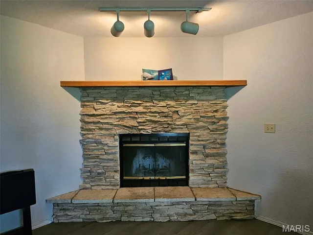 Living room — 16210 Walnut Drive Plato Missouri real estate