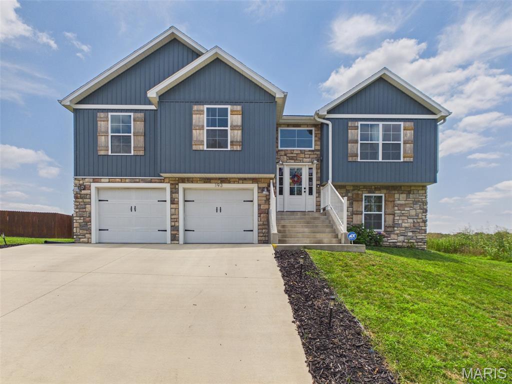 193 Majestic Waynesville Missouri 4 bedroom 3 bathroom home for sale listed at $369,900