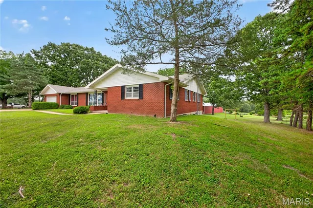 Kitchen — 21994 Spruce Road Waynesville Missouri real estate