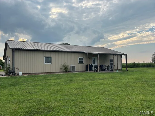 Primary bedroom — 18692 Route C Holliday Missouri real estate