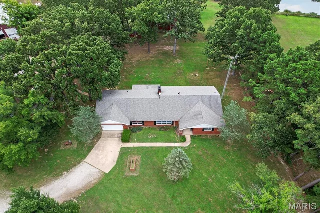 Kitchen — 21994 Spruce Road Waynesville Missouri real estate